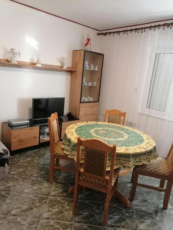 Apartmani Andelo I Ruzica Mundanije Zewnętrze zdjęcie