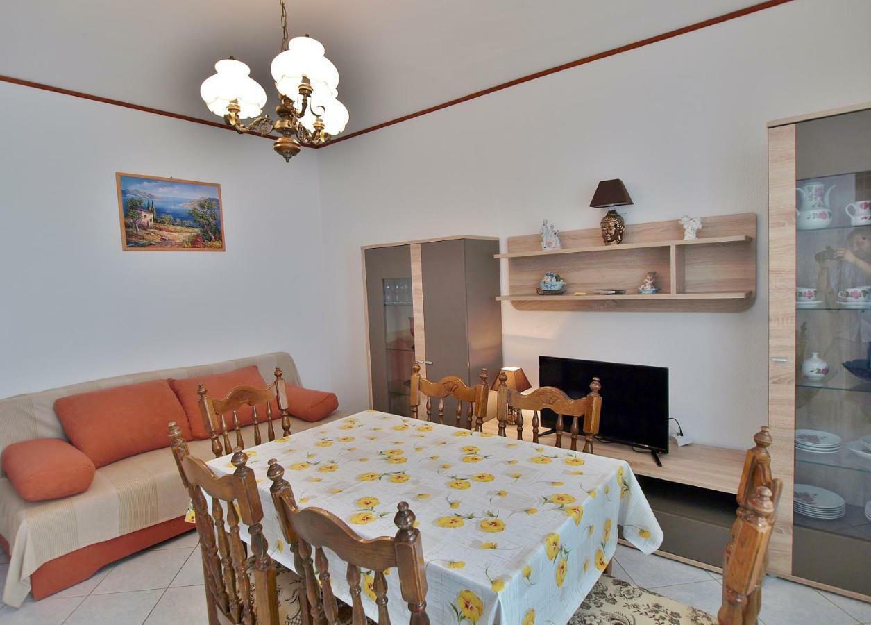 Apartmani Andelo I Ruzica Mundanije Zewnętrze zdjęcie